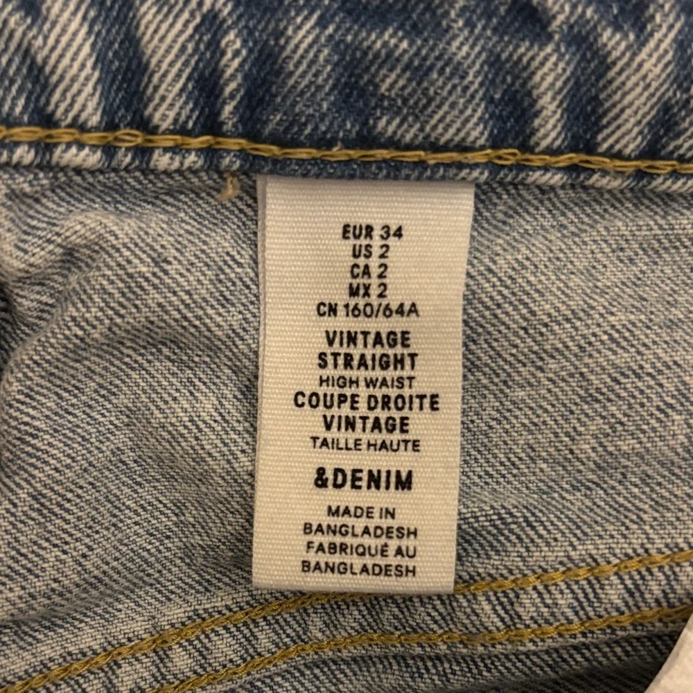 Vintage Distressed Women Jeans - Picture 3 of 4